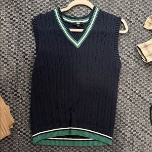 Uniqlo V-Neck Sweater Vest in Navy and Green